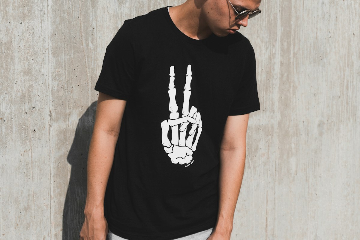 STUDIO 24 RELAXED GRAPHIC TEE